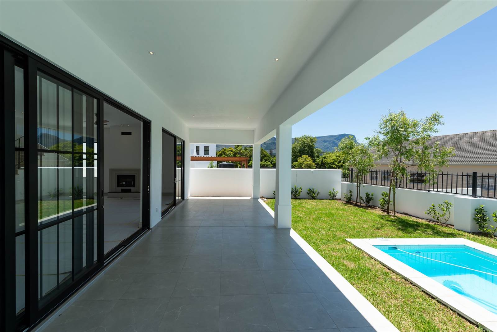 4 Bed House in Constantia Upper  photo number 7