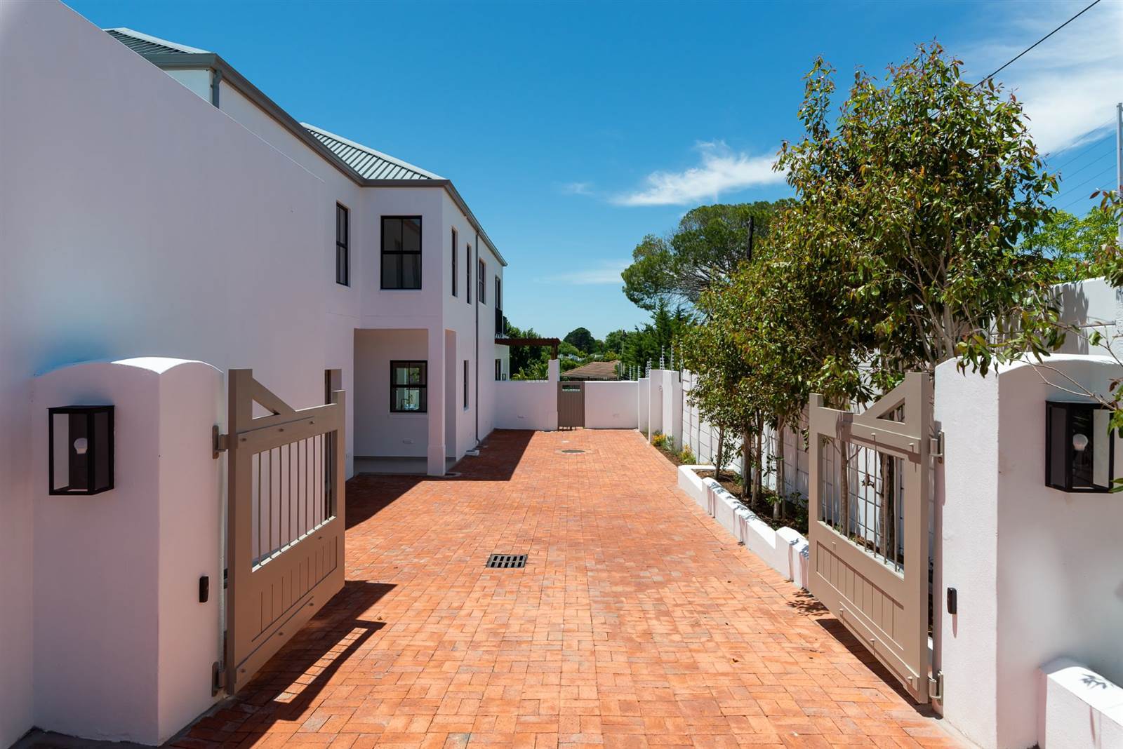 4 Bed House in Constantia Upper  photo number 1