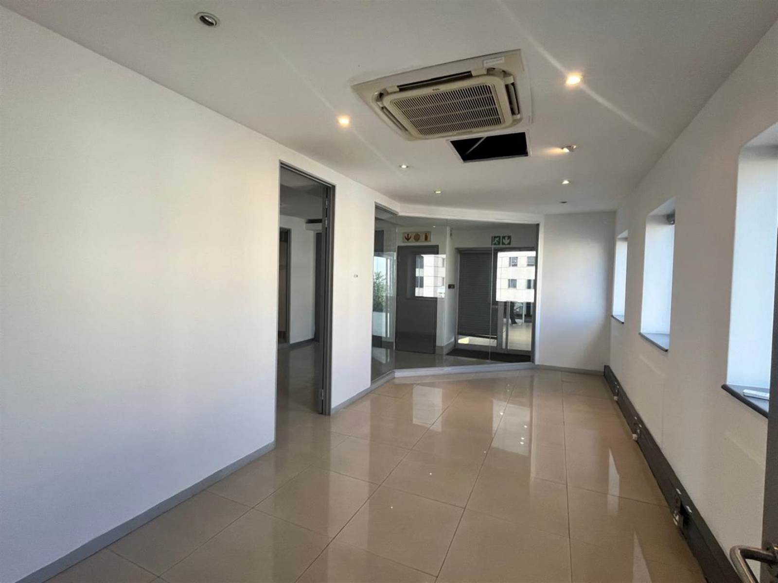 677  m² Commercial space in Rosebank photo number 11