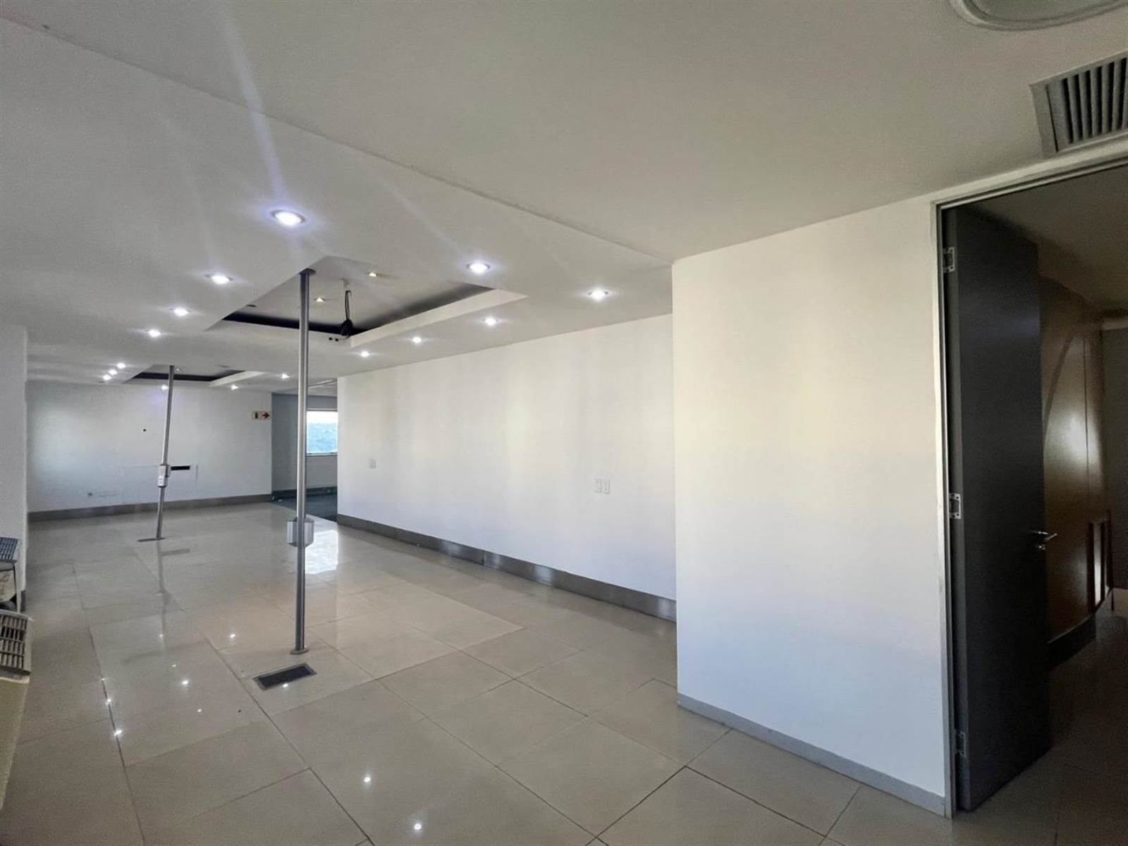677  m² Commercial space in Rosebank photo number 6
