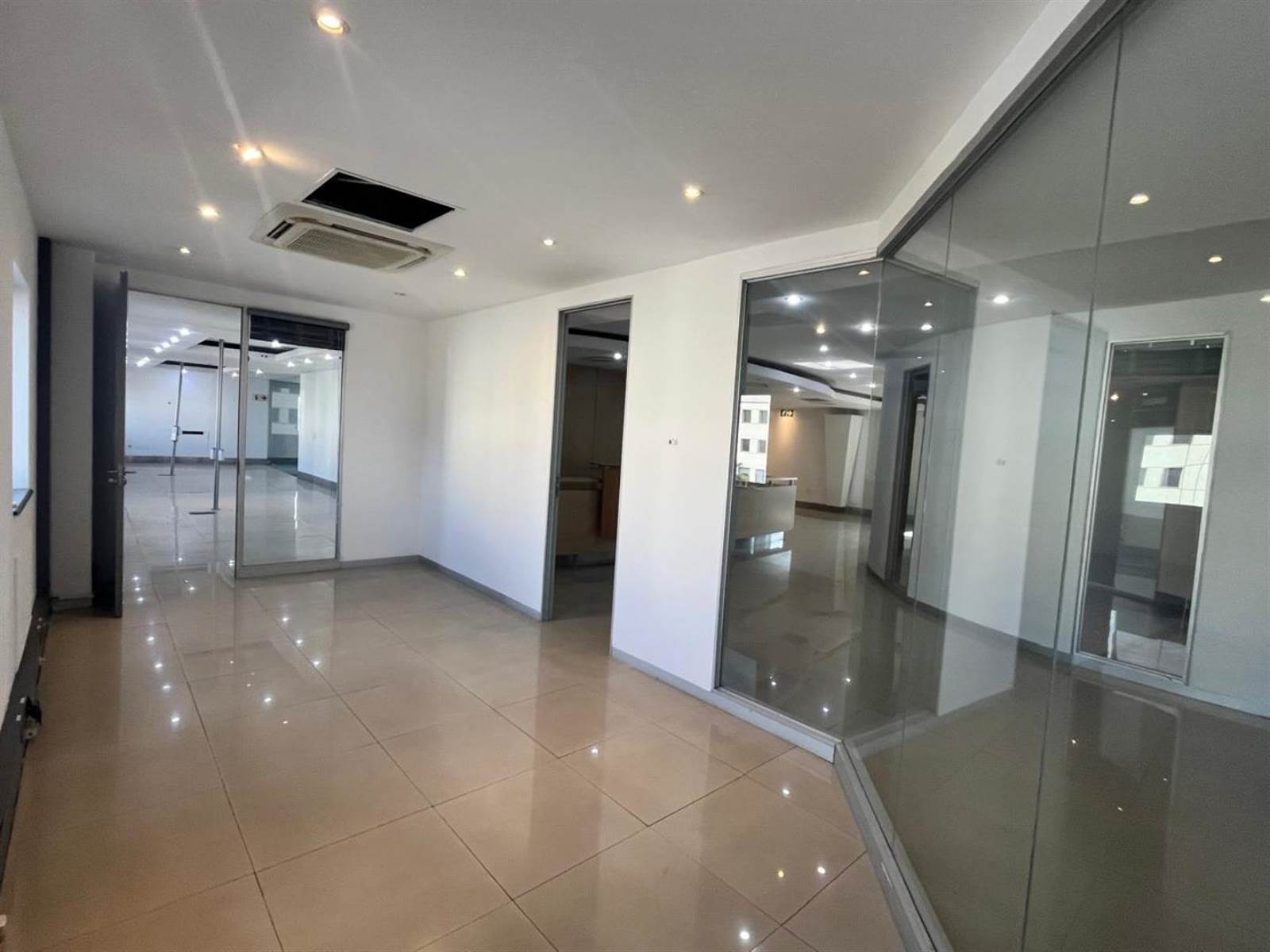677  m² Commercial space in Rosebank photo number 13
