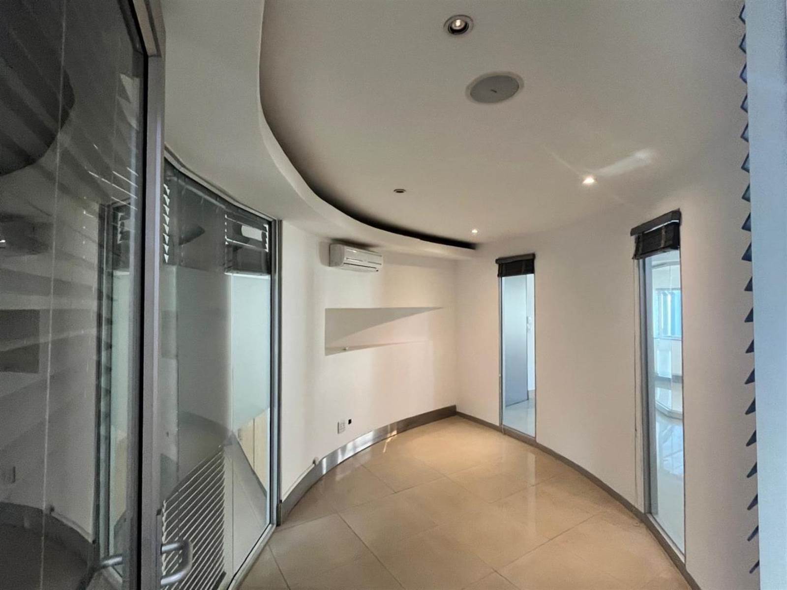 677  m² Commercial space in Rosebank photo number 16