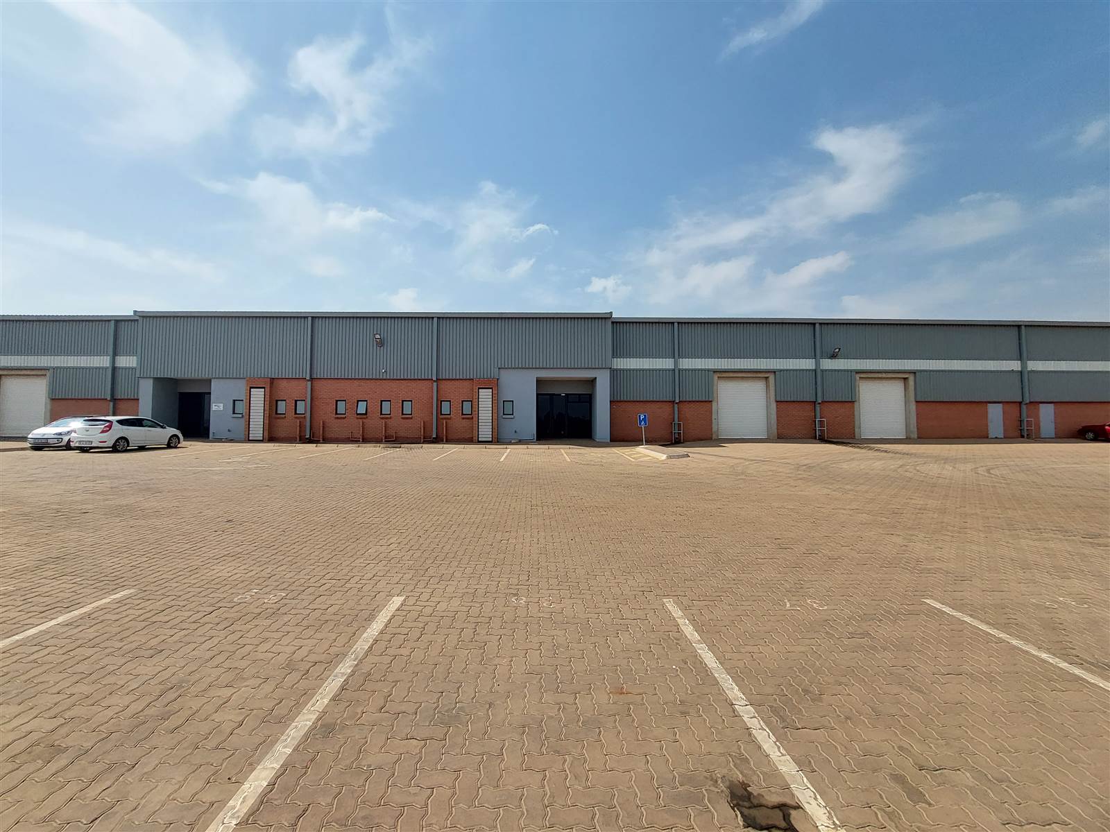 1315  m² Industrial space in Clayville photo number 1