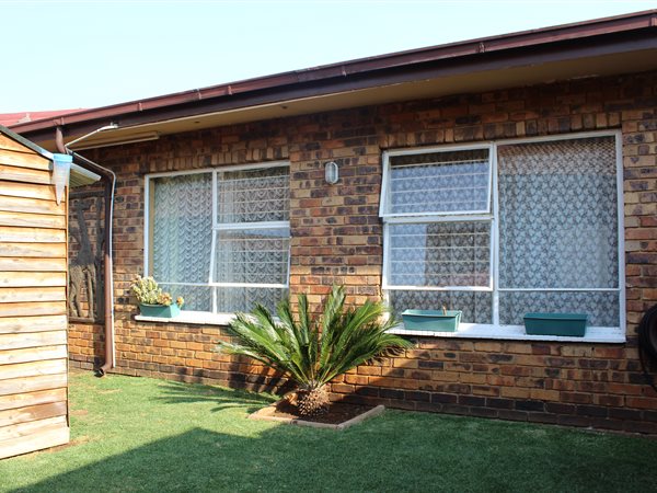 2 Bed Townhouse in Helikon Park