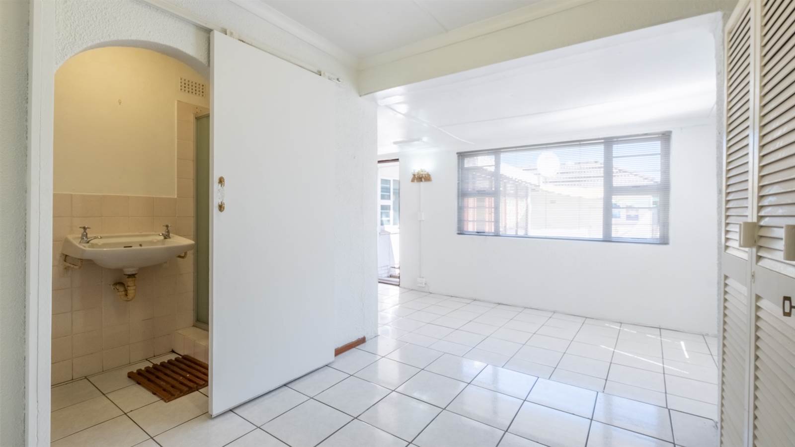 1 Bed Apartment in Parow North photo number 5