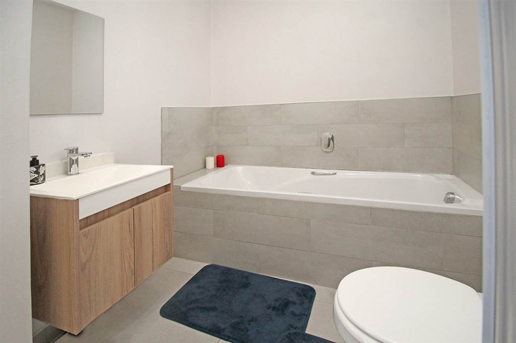 1 Bed Apartment in Lombardy Estate photo number 11