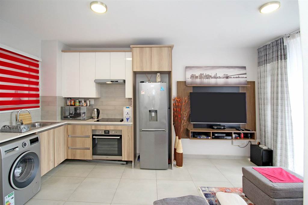 1 Bed Apartment in Lombardy Estate photo number 4