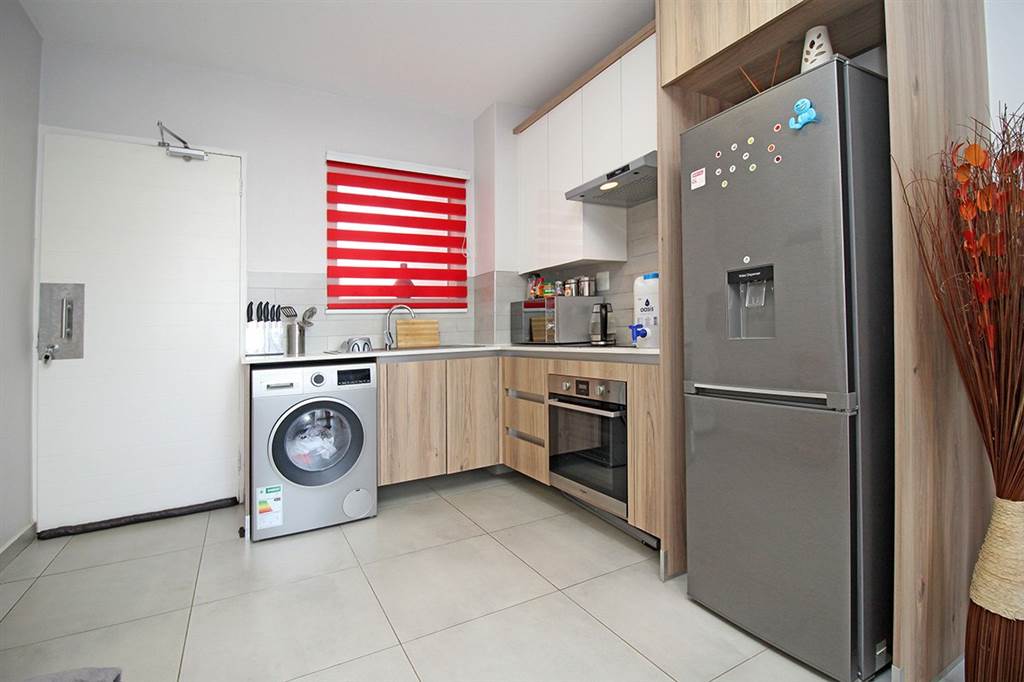 1 Bed Apartment in Lombardy Estate photo number 5