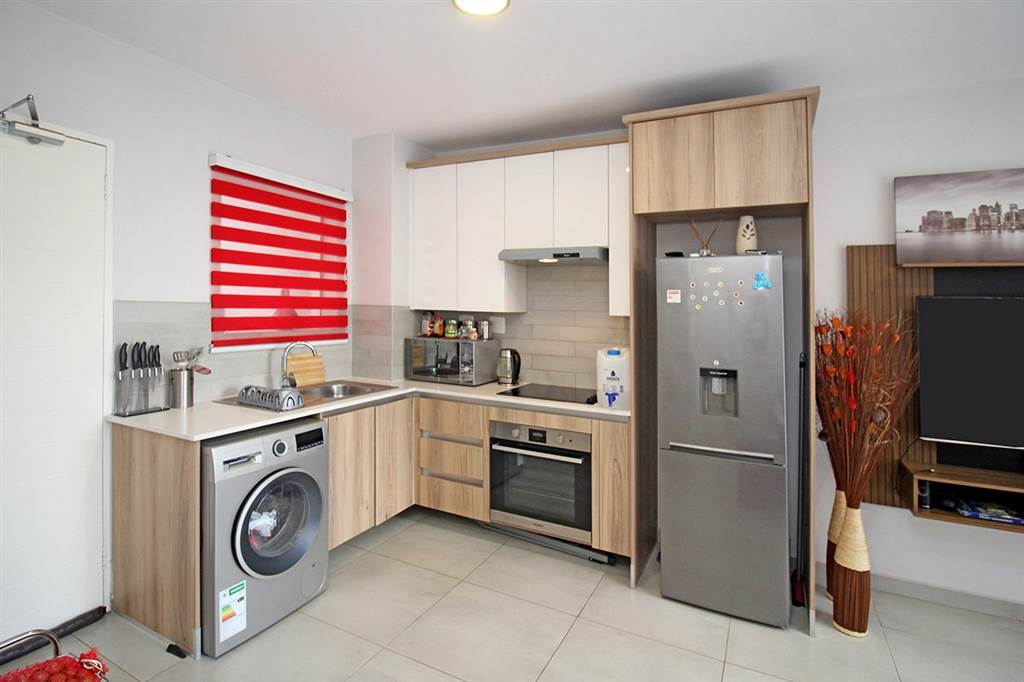 1 Bed Apartment in Lombardy Estate photo number 3