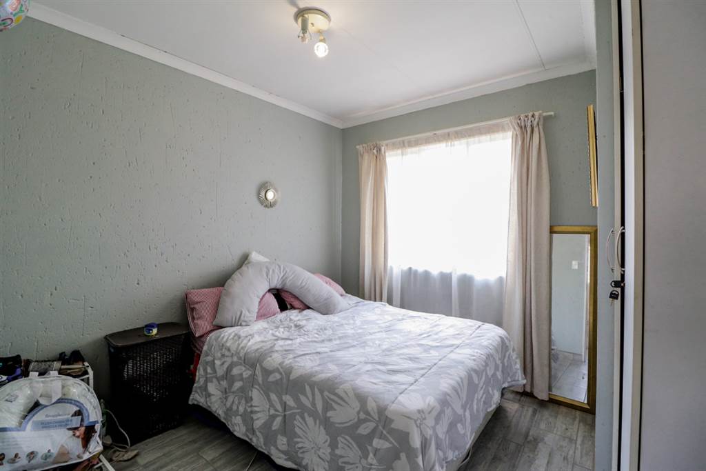 2 Bed Duplex in Greenstone Hill photo number 5