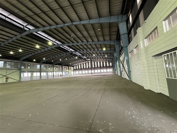 5 000  m² Industrial space