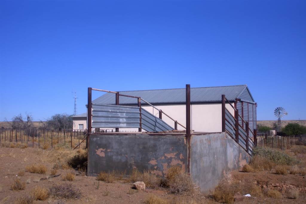 7685 ha Farm in Loeriesfontein photo number 10
