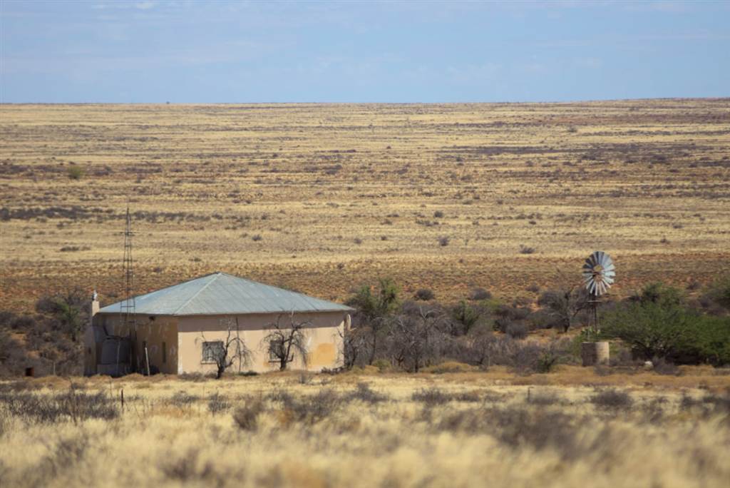7685 ha Farm in Loeriesfontein photo number 4