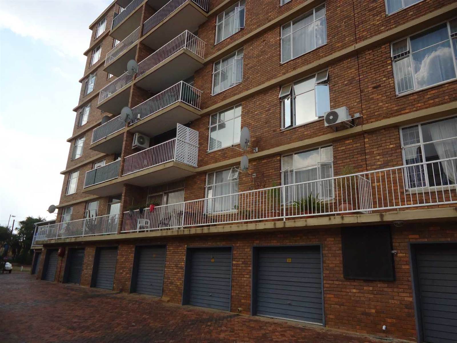 3 Bed Apartment in Rietfontein photo number 25