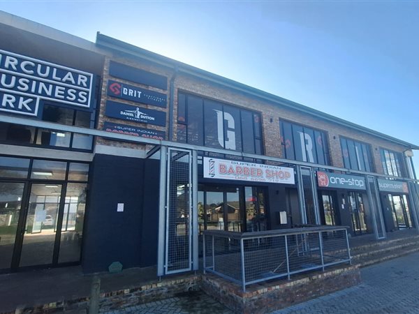 372  m² Commercial space