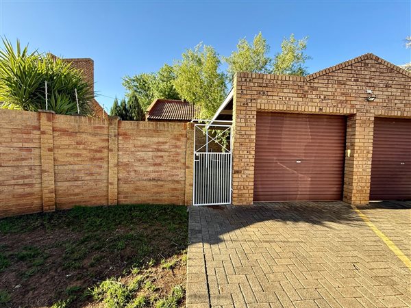 2 Bedroom Townhouse 2 Bedroom Townhouse