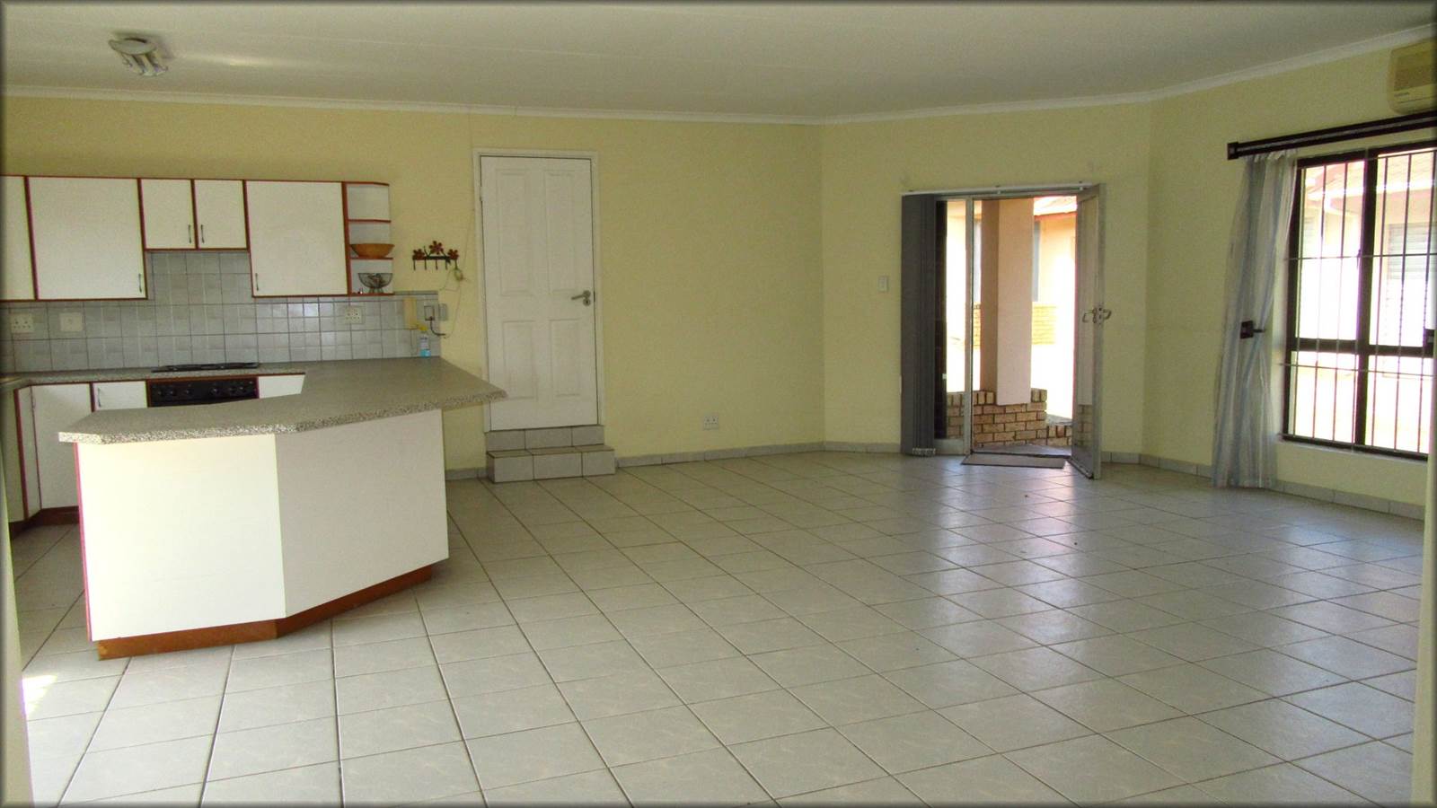 3 Bed Townhouse in Uvongo photo number 7