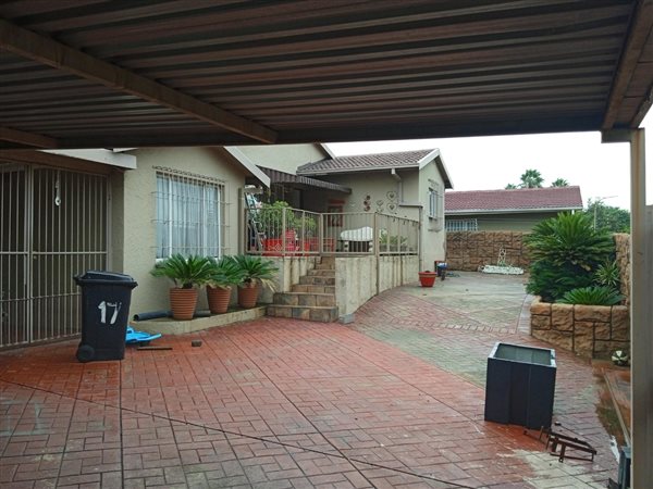 5 Bedroom House 5 Bedroom House