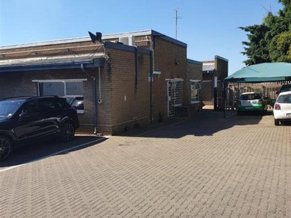 1856  m² Industrial space in Clayville