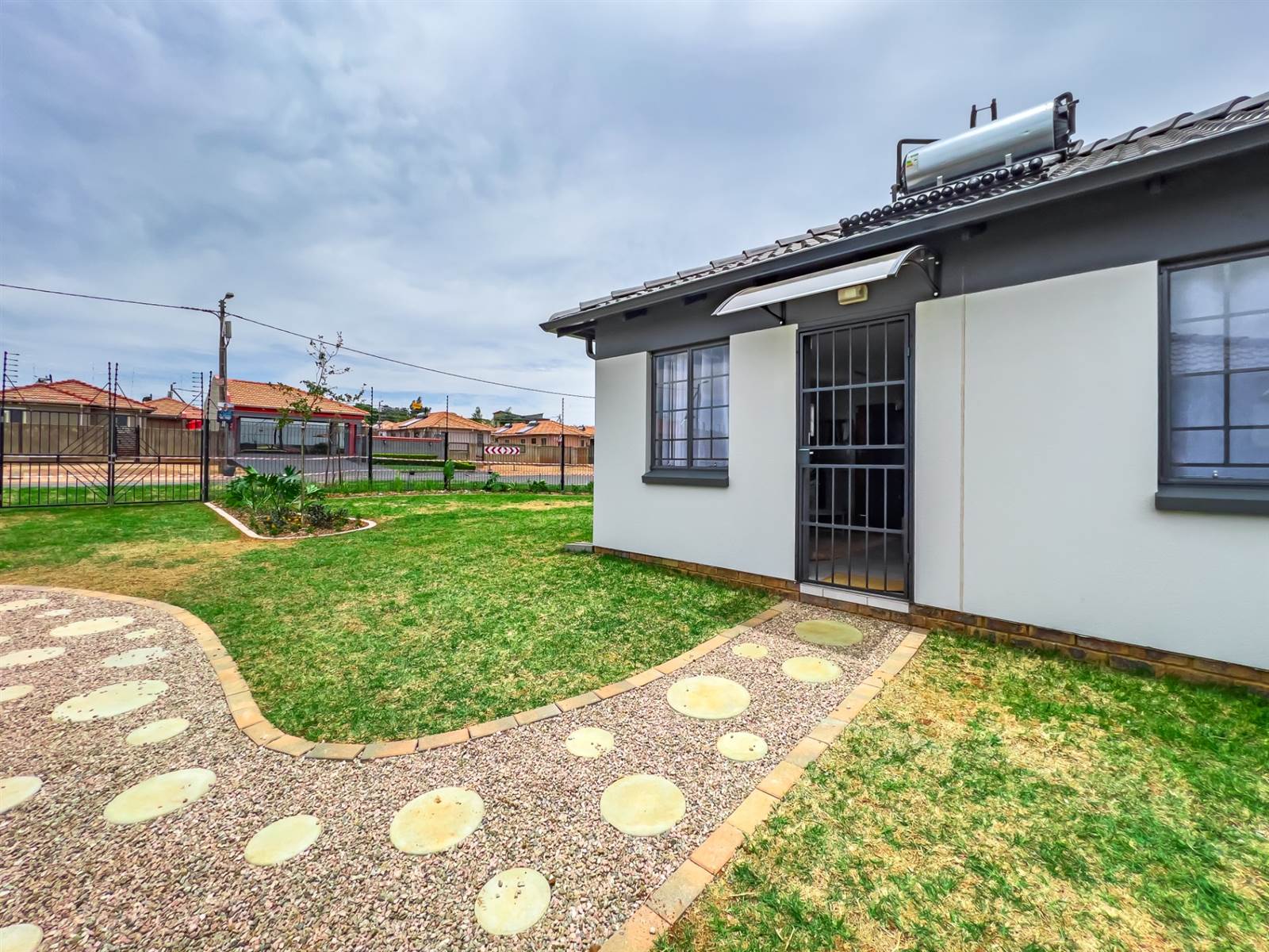 2 Bed House in Mamelodi West photo number 4