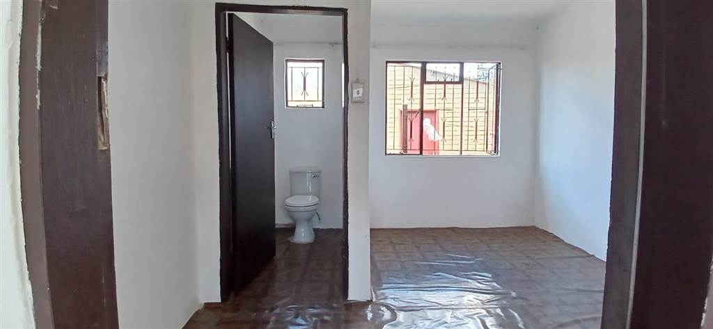 1 Bed Apartment in Bohlokong photo number 5