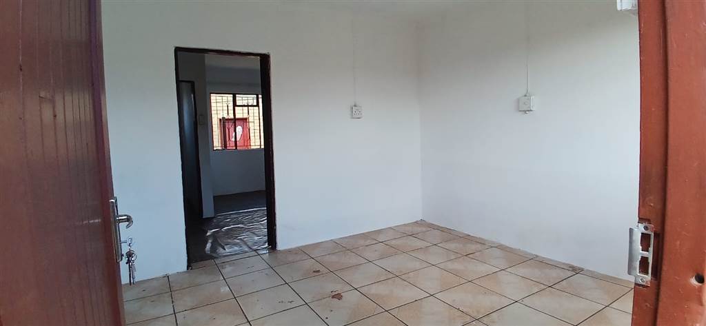1 Bed Apartment in Bohlokong photo number 10