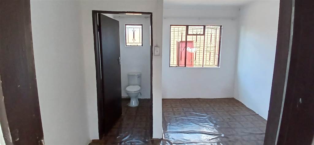 1 Bed Apartment in Bohlokong photo number 9