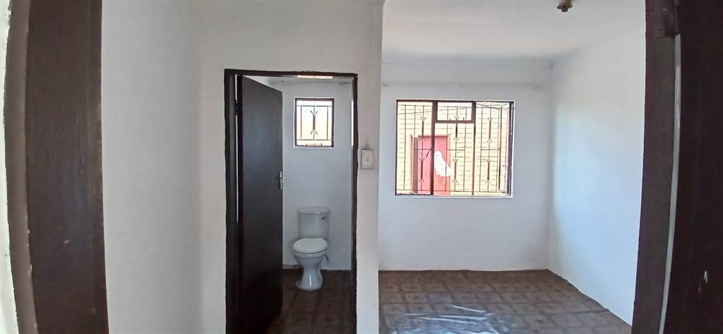 1 Bed Apartment in Bohlokong photo number 6