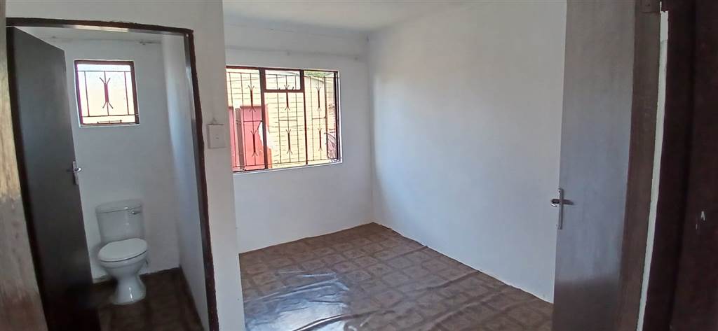 1 Bed Apartment in Bohlokong photo number 8