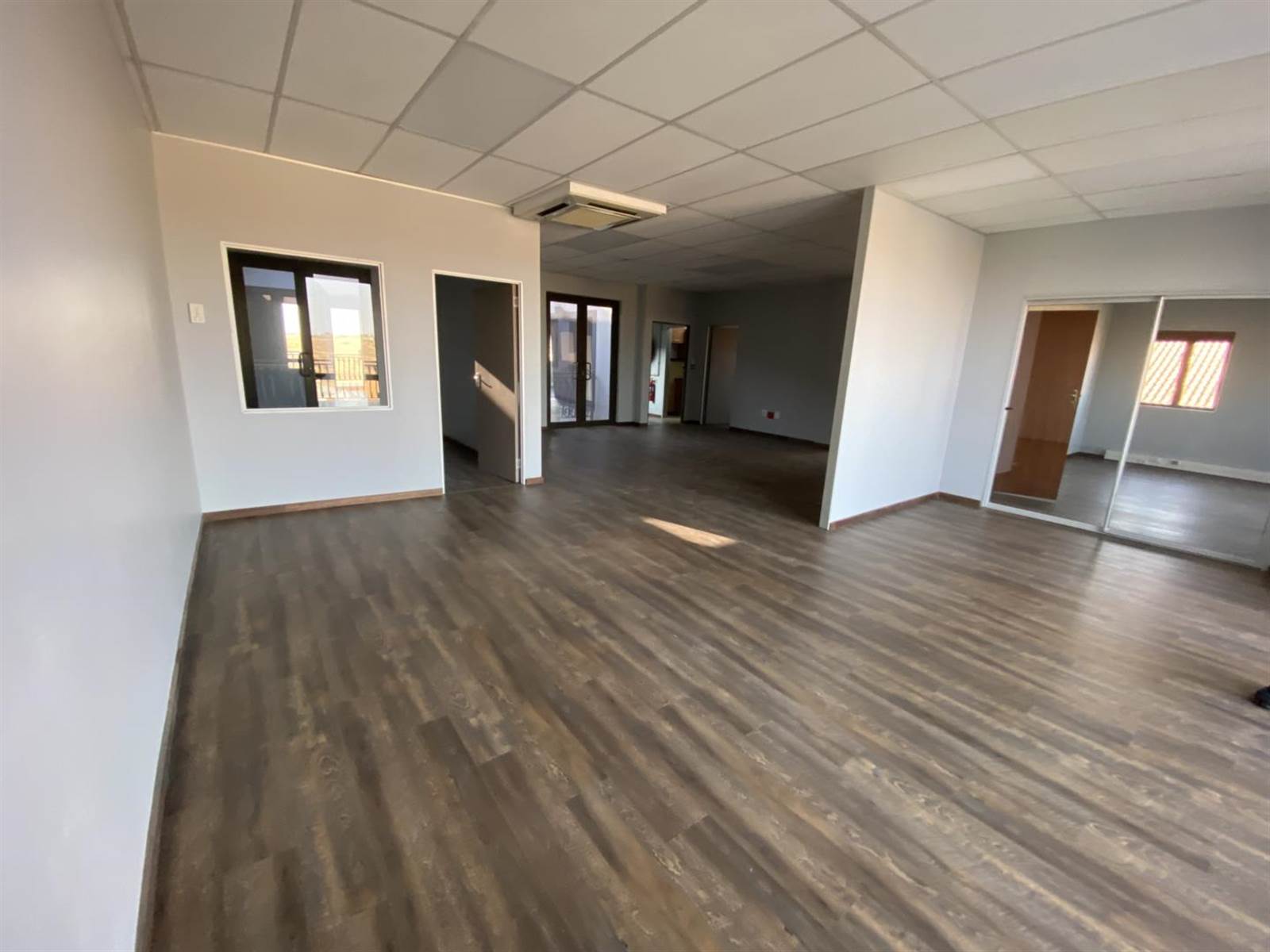 123  m² Office Space in Route 21 Business Park photo number 1