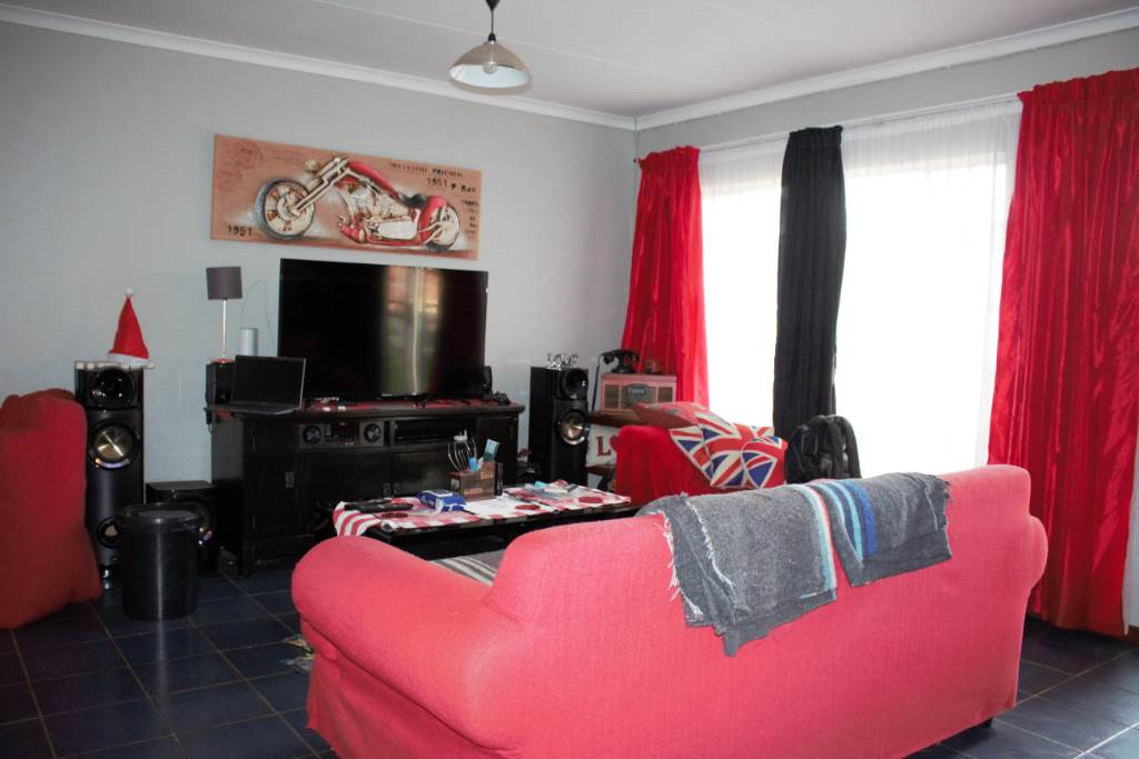 2 Bed Townhouse in Eldoraigne photo number 3