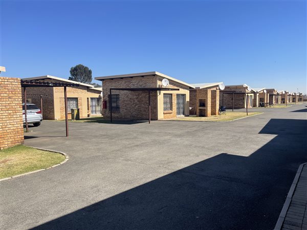 2 Bedroom Townhouse 2 Bedroom Townhouse
