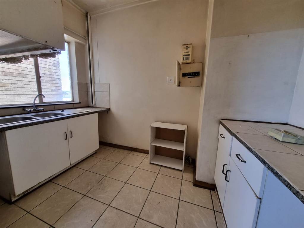 2 Bed Apartment in Bloemfontein photo number 1