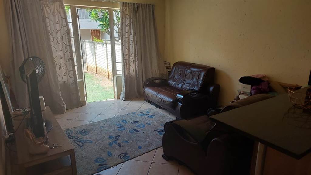 1 Bed Apartment in Waterval East photo number 3
