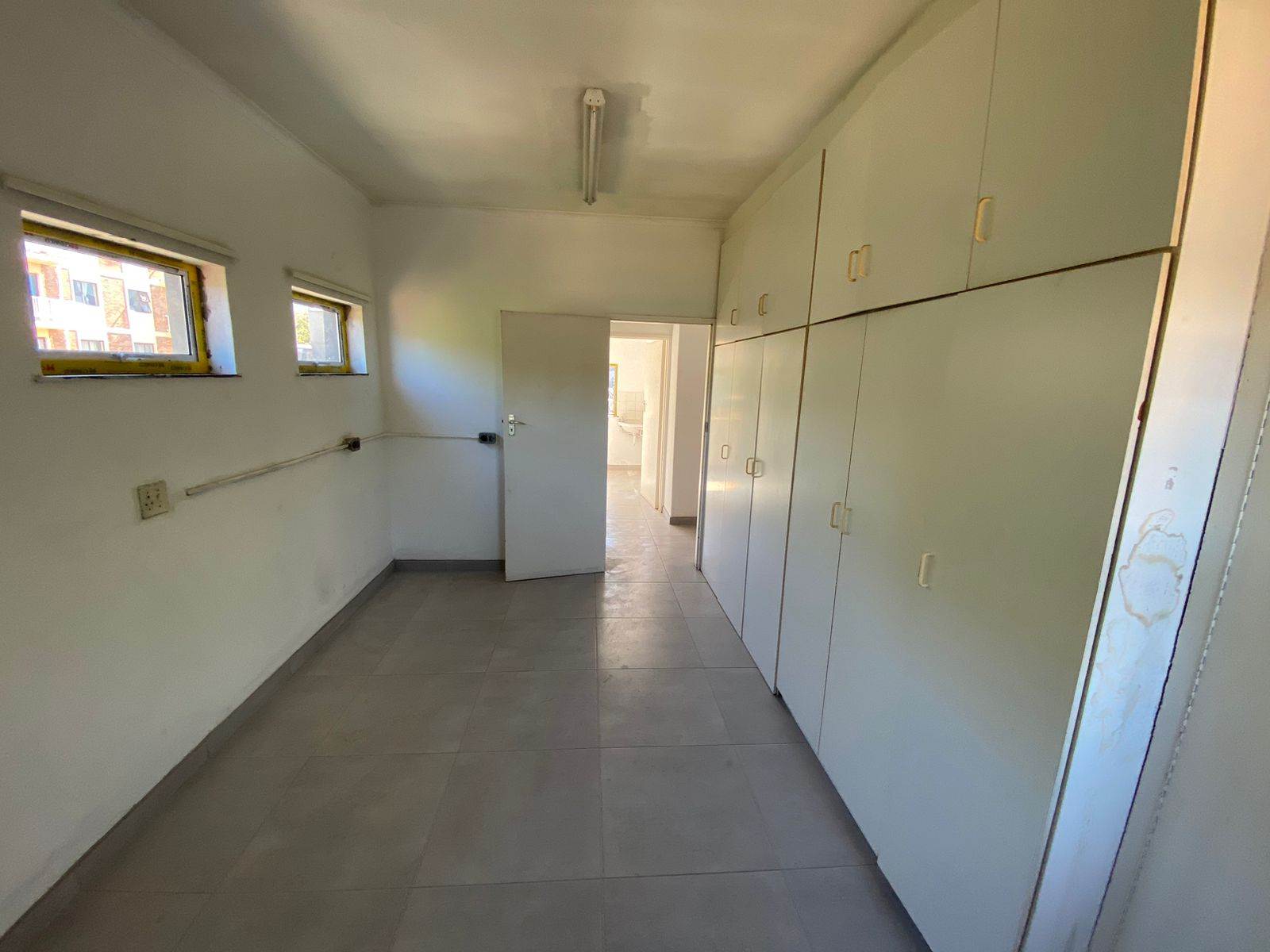 156  m² Commercial space in Somerset West Central photo number 11
