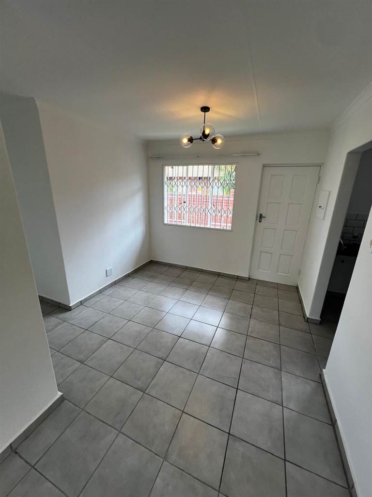 3 Bed Townhouse in Garsfontein photo number 2