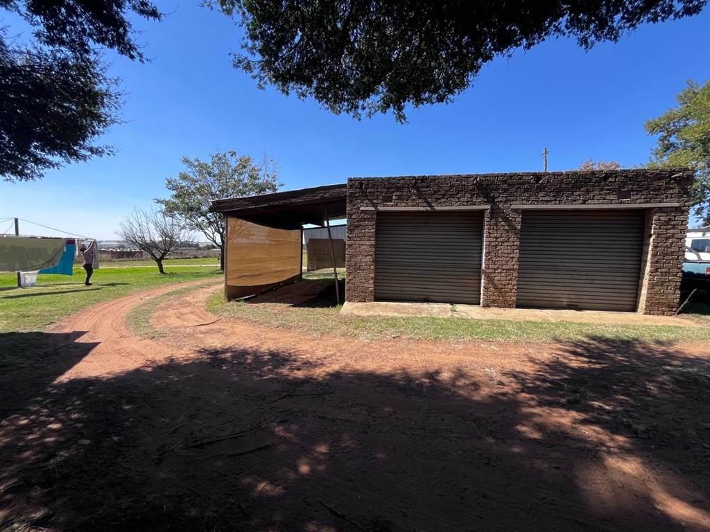 1.7 ha Farm in Randfontein photo number 6