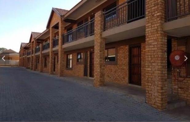 1 Bed Apartment in Fochville photo number 3