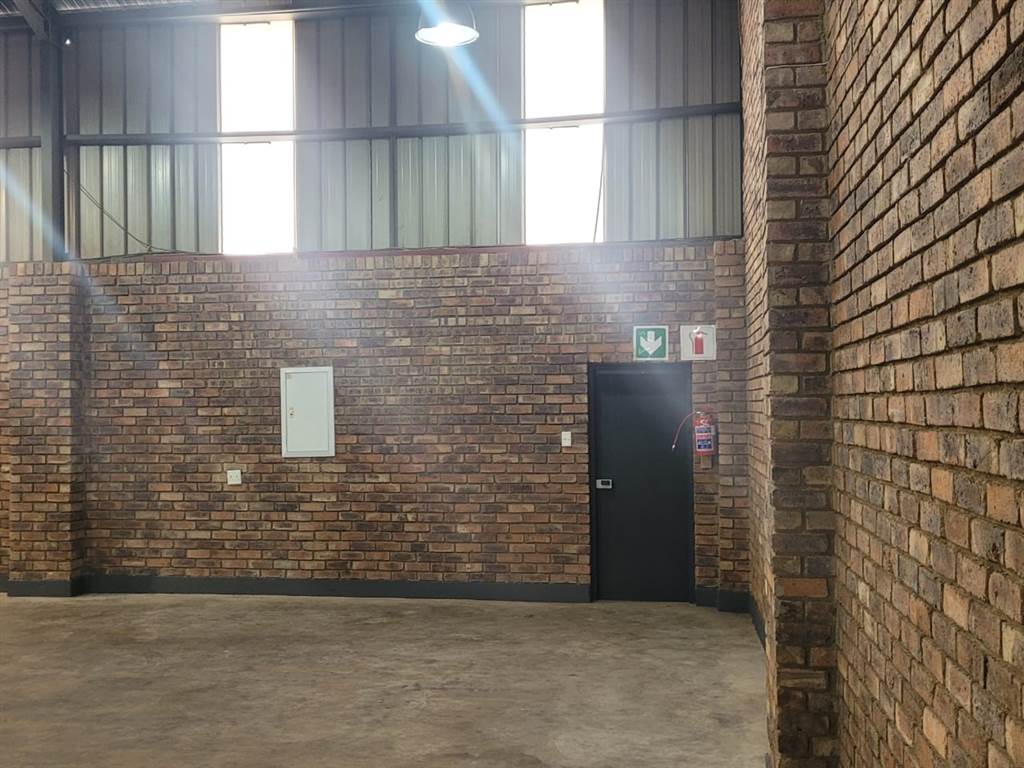 340  m² Industrial space in Clayville photo number 3