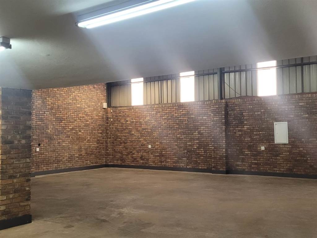 340  m² Industrial space in Clayville photo number 15