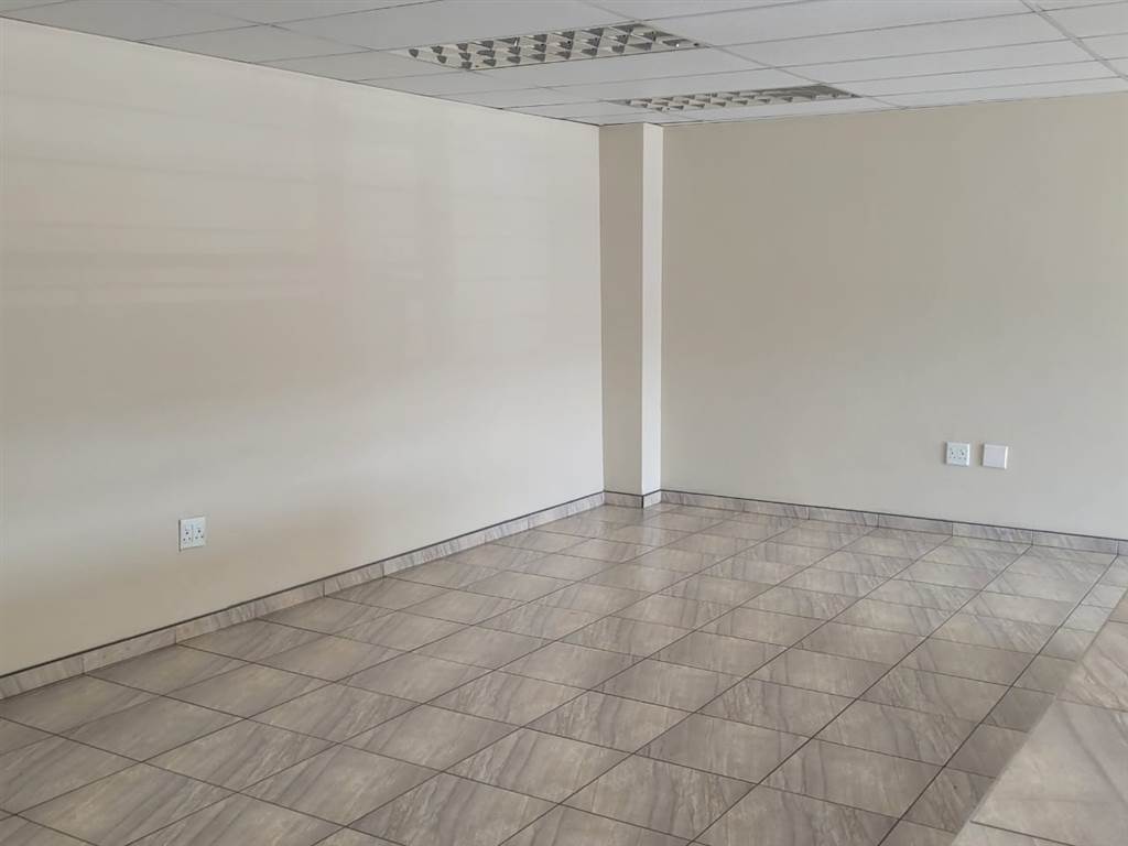 340  m² Industrial space in Clayville photo number 11