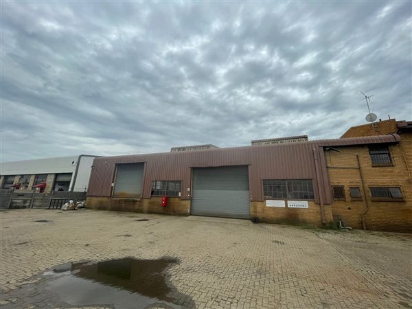 880  m² Industrial space