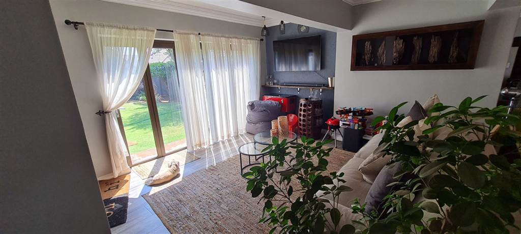 4 Bed House in Raslouw Manor photo number 8