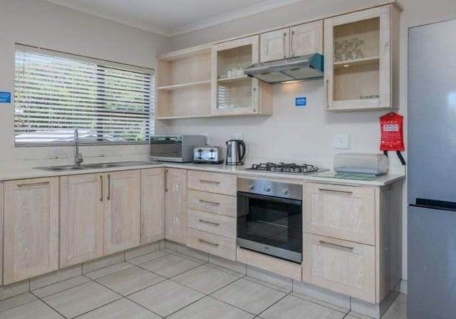 2 Bed Apartment in Melville photo number 4