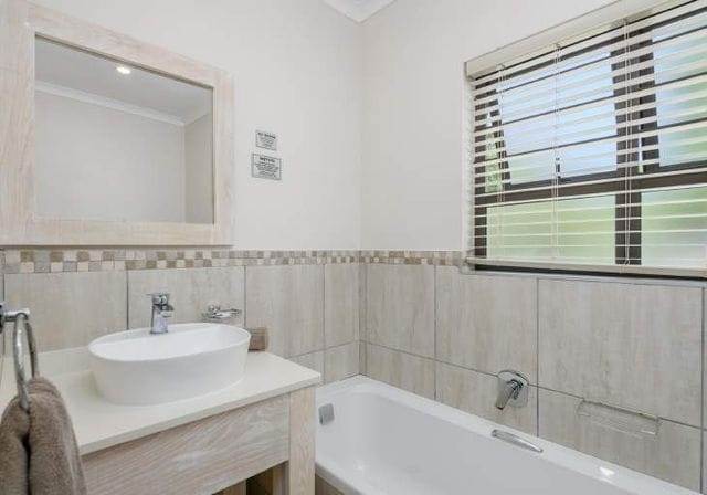 2 Bed Apartment in Melville photo number 7