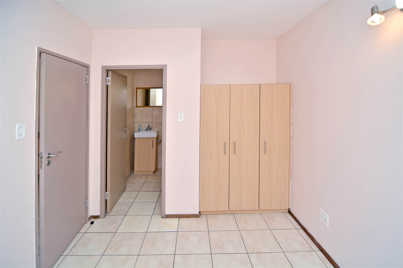 2 Bed Apartment in Marshalltown photo number 8