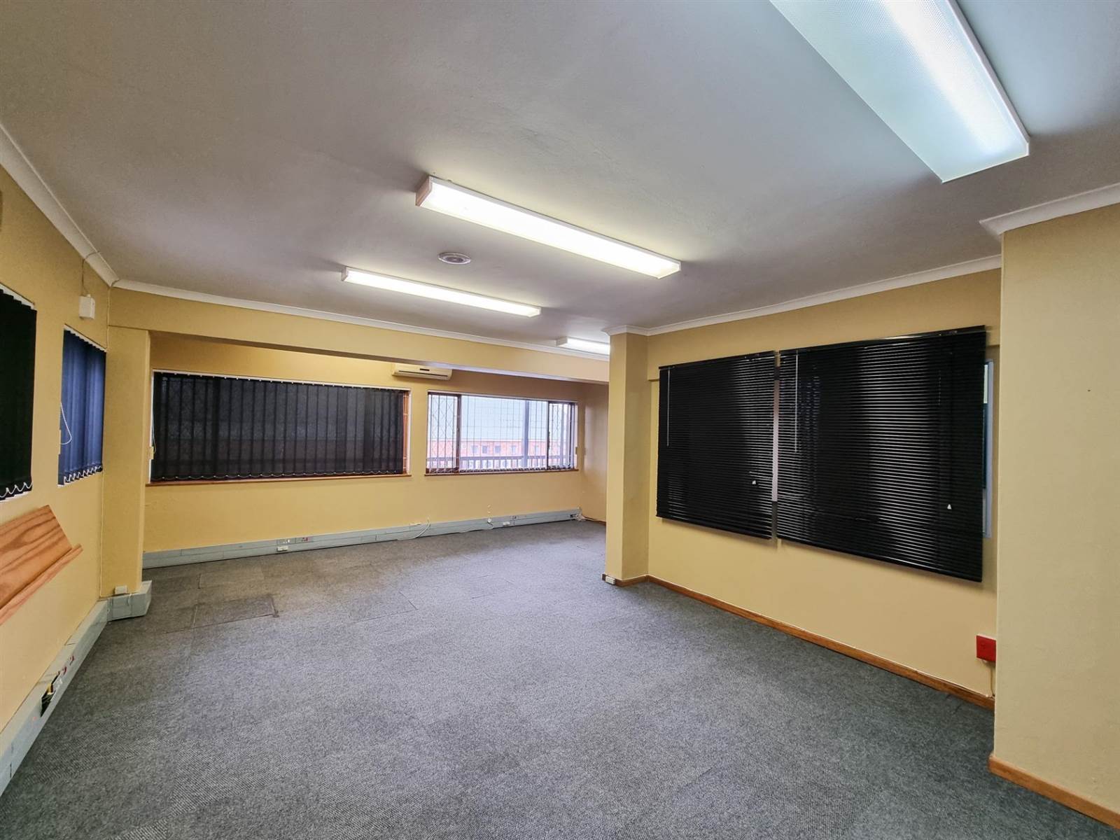 180  m² Commercial space in Hillcrest Central photo number 1