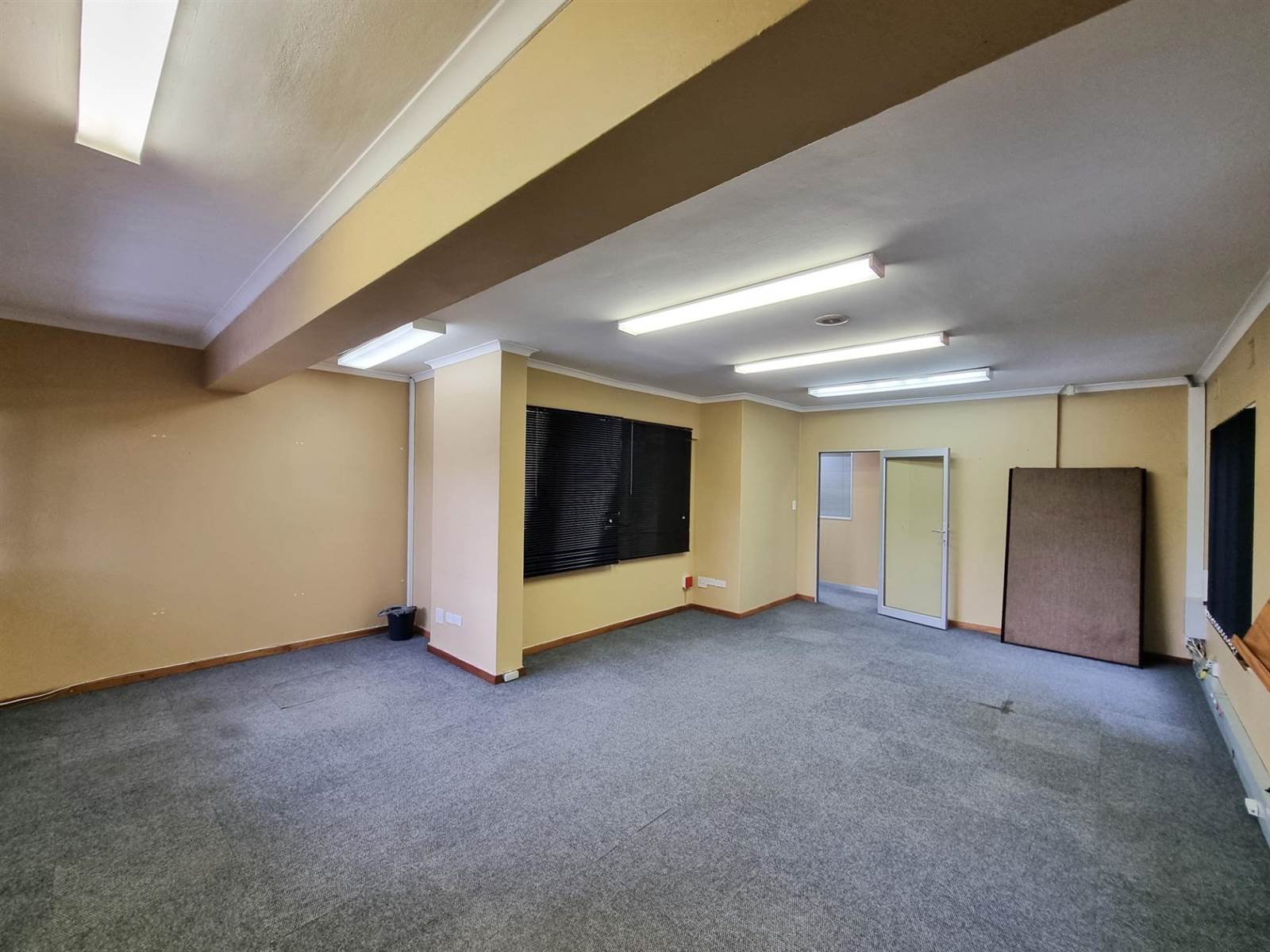 180  m² Commercial space in Hillcrest Central photo number 2