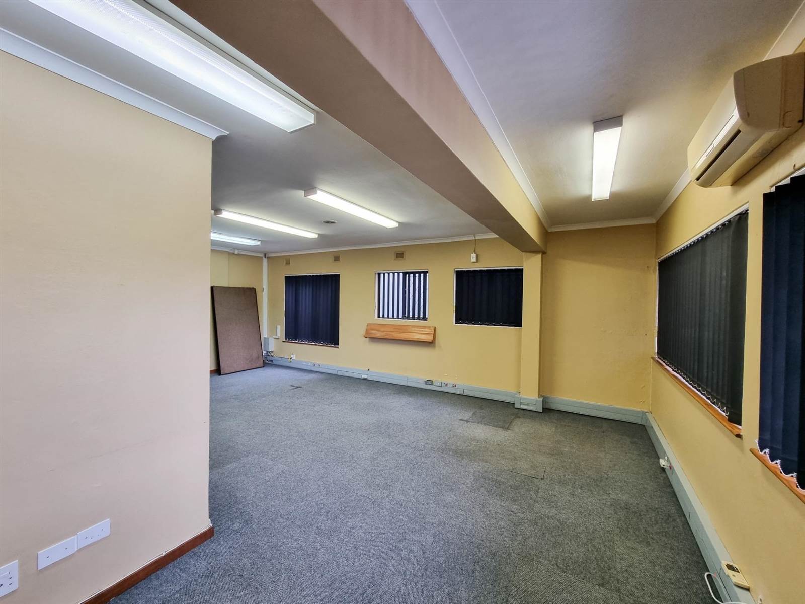 180  m² Commercial space in Hillcrest Central photo number 5