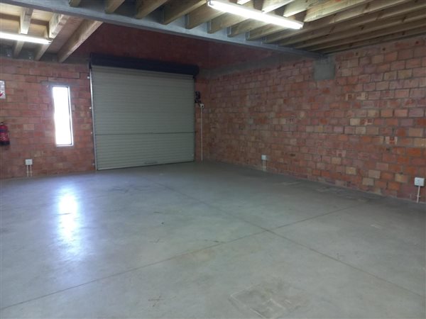 145  m² Commercial space in Fairview